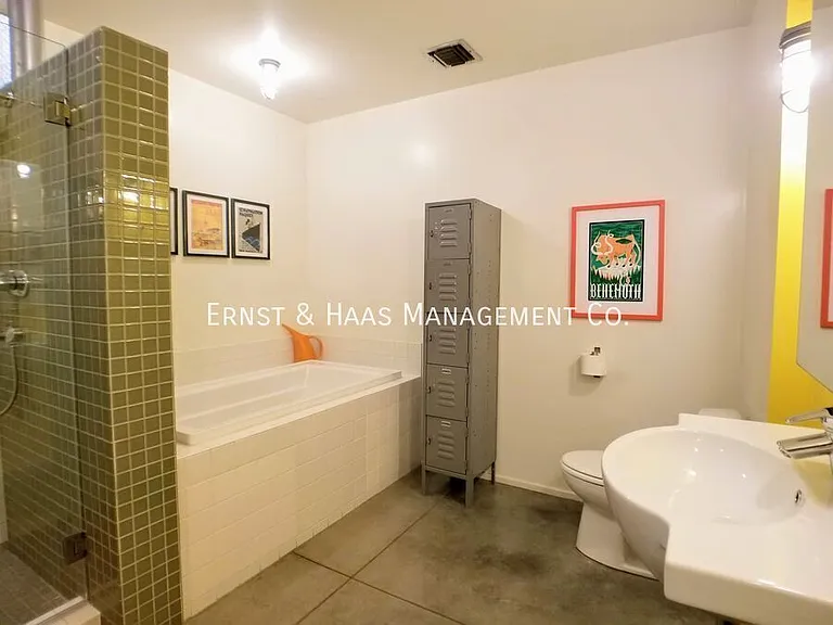 115 W 4th St #210 — Photo 34