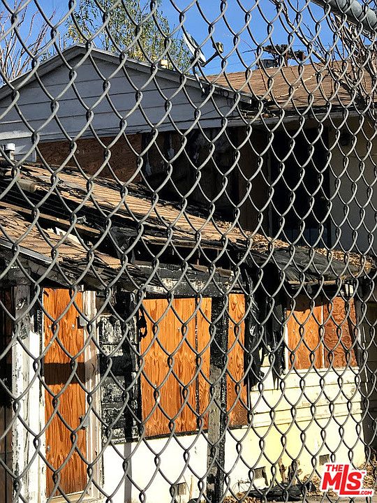 1st image of 6552 Woodman Ave