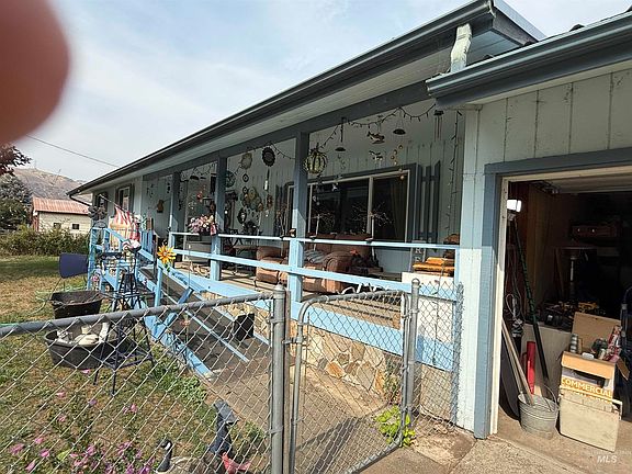 3rd image of 305 S Front St