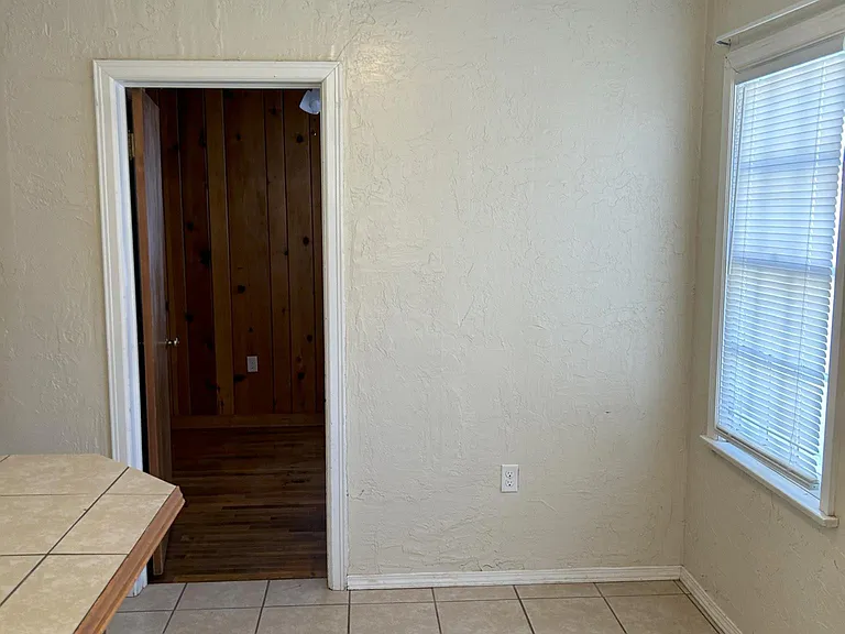 917 Ross St — Photo 6