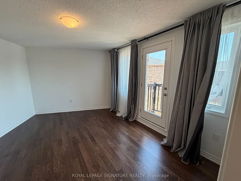 1392 William Halton Pkwy W — Photo 26