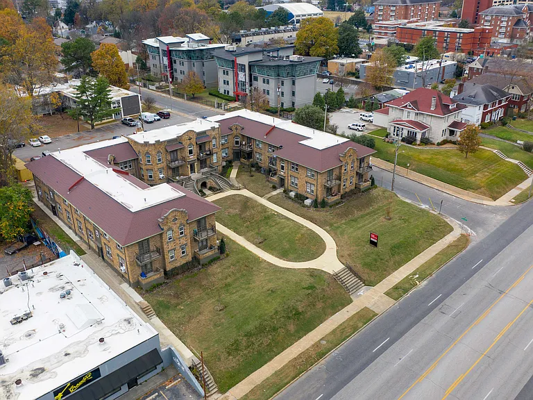 Park Terrace Apartments — Photo 16