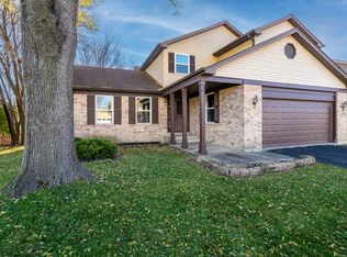 341 Wooded Knoll Dr, Cary, IL 60013