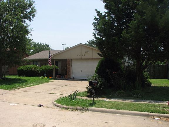 3rd image of 1425 Santa Fe Trl