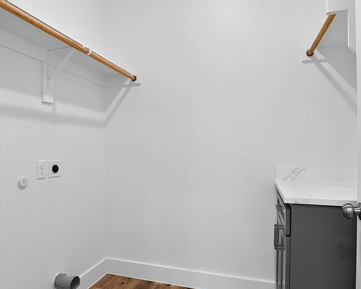 4408 Goddard Rd — Photo 15