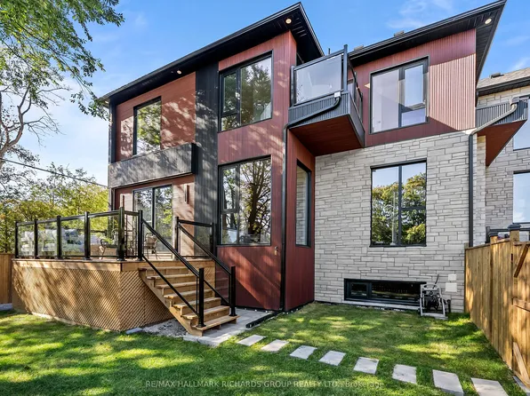 44 Sunnypoint Cres, Toronto, ON M1M 1B9