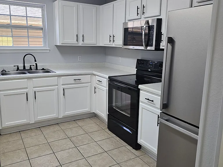 165 Knowledge Ave #B — Photo 2