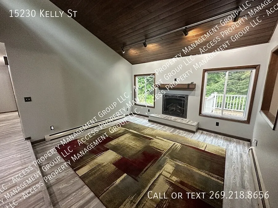 Spring Lake 3 Bedroom Home Country Setting — Photo 3