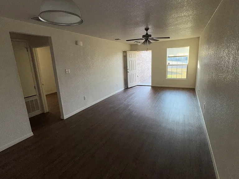 221 Gibson St #B — Photo 5