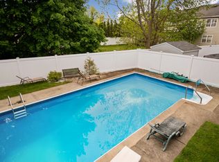 6 Gem Ct, Hicksville, NY 11801