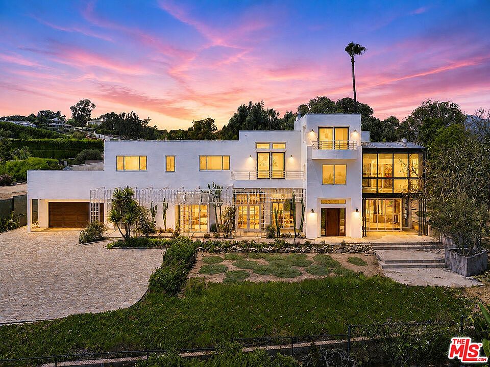 1st image of 29035 Cliffside Dr