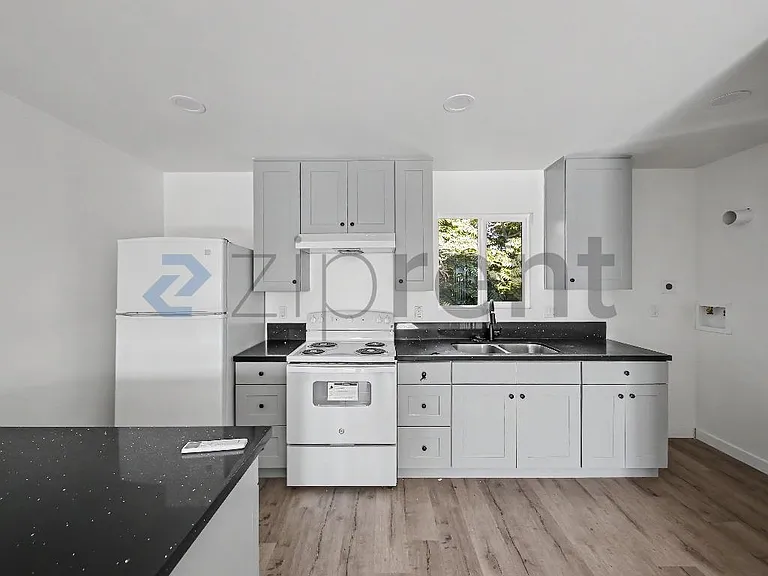 5844 1/2 Denver Ave — Photo 7