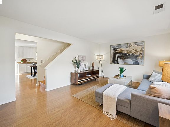 4th image of 728 Saint Michael Cir