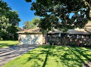 2805 Trailwood Dr, Rochester, MI 48309