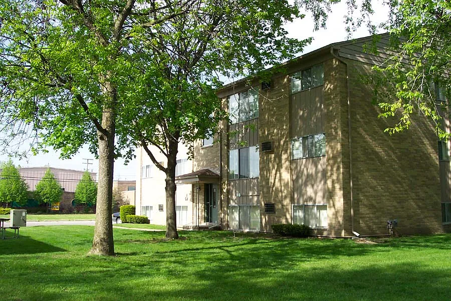 510 E Elmwood Ave #208