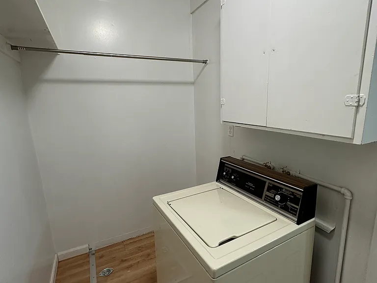 807 1/2 W Buffalo St — Photo 20
