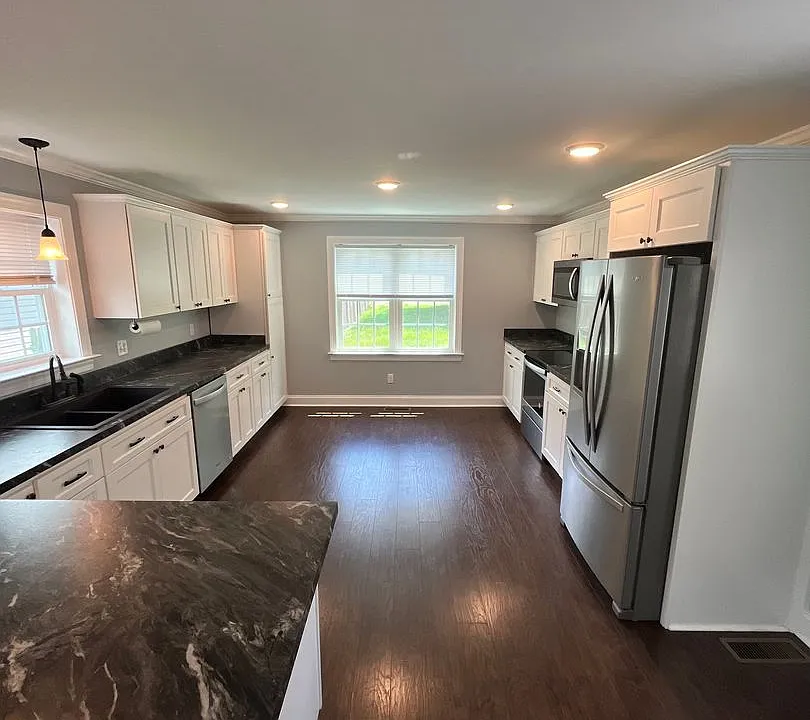 112 E Main St