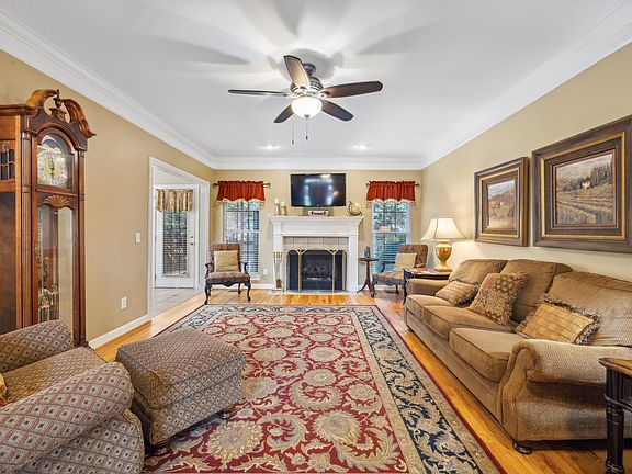 3rd image of 839 Norfolk Green Cir