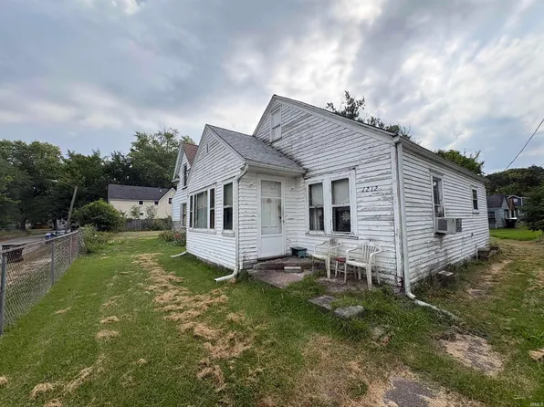 1212 E Dubail Ave, South Bend, IN 46613