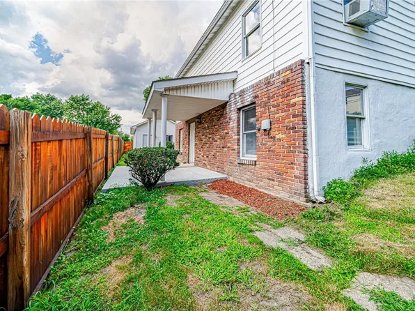 7 E Smithfield St, Mount Pleasant, PA 15666