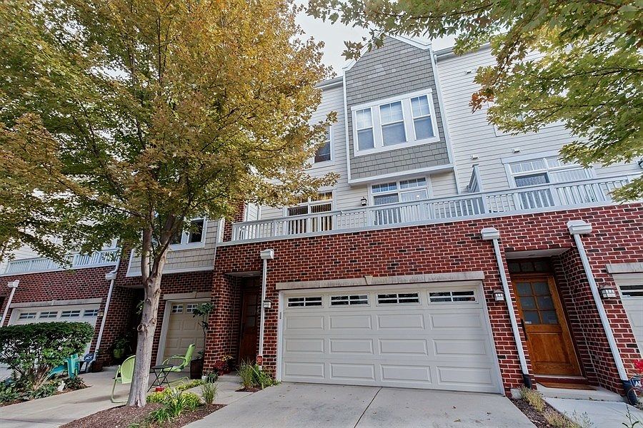 1st image of 523 Grove Ln #B