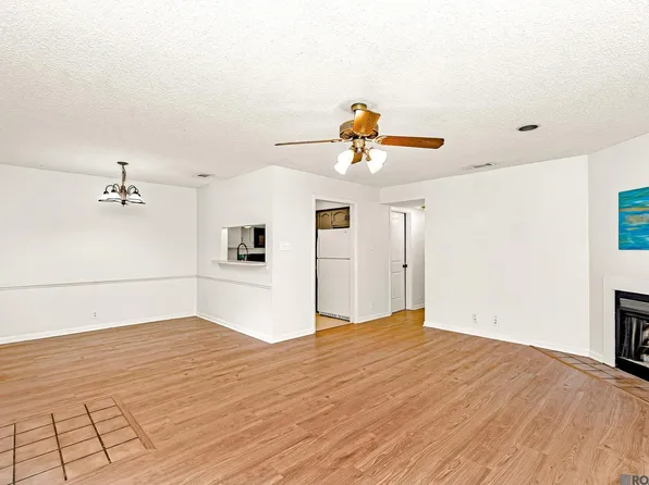 141 E Boyd Dr APT 302, Baton Rouge, LA 70808