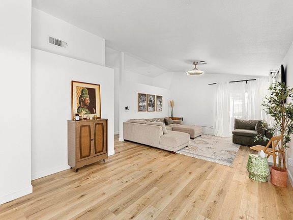 4th image of 373 Bradley Drive