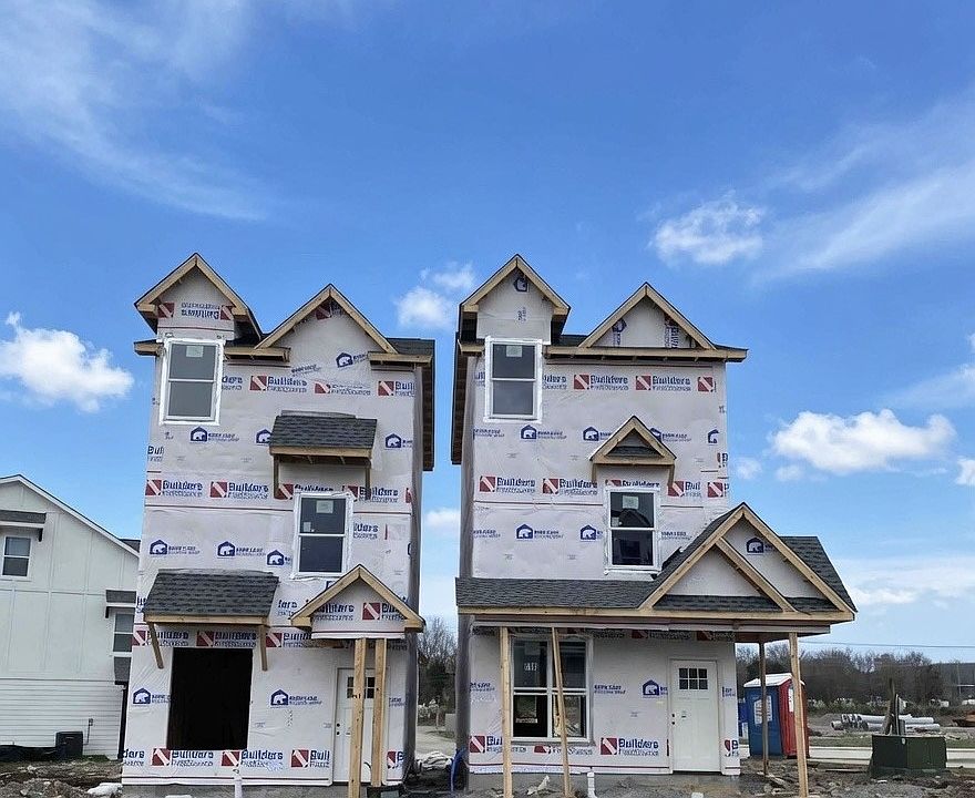 1st image of 218 Carlton Ln