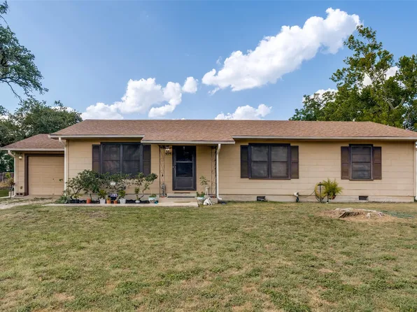 614 E Martindale St, Seguin, TX 78155