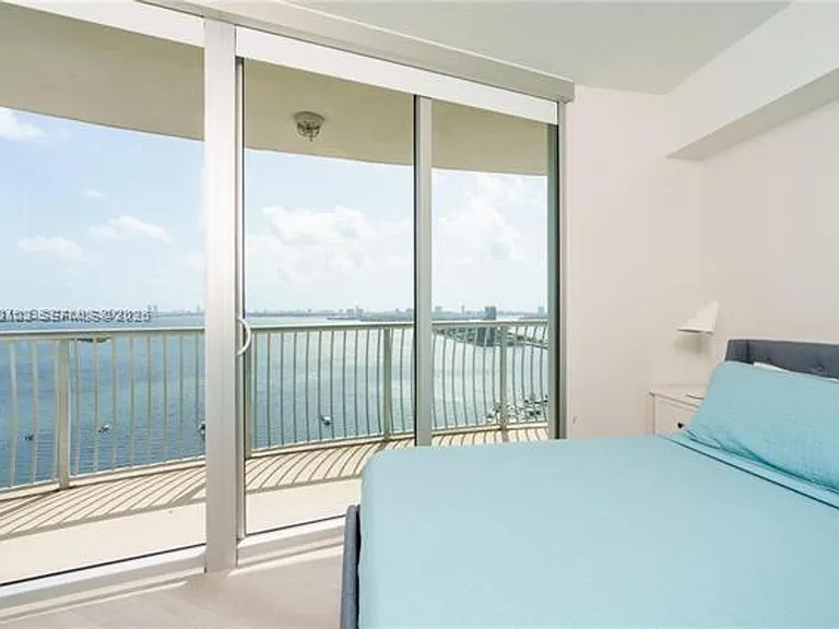 1750 N Bayshore Dr #2401 — Photo 22