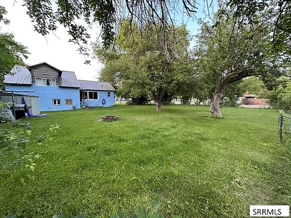 3rd image of 798 Garfield St