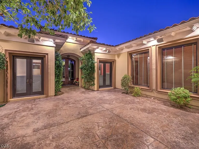 2780 El Camino Rd — Photo 8