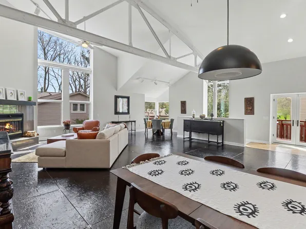 1906 Old Orchard Ct, Ann Arbor, MI 48103