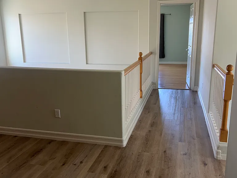 Upstairs Niche or Office Space