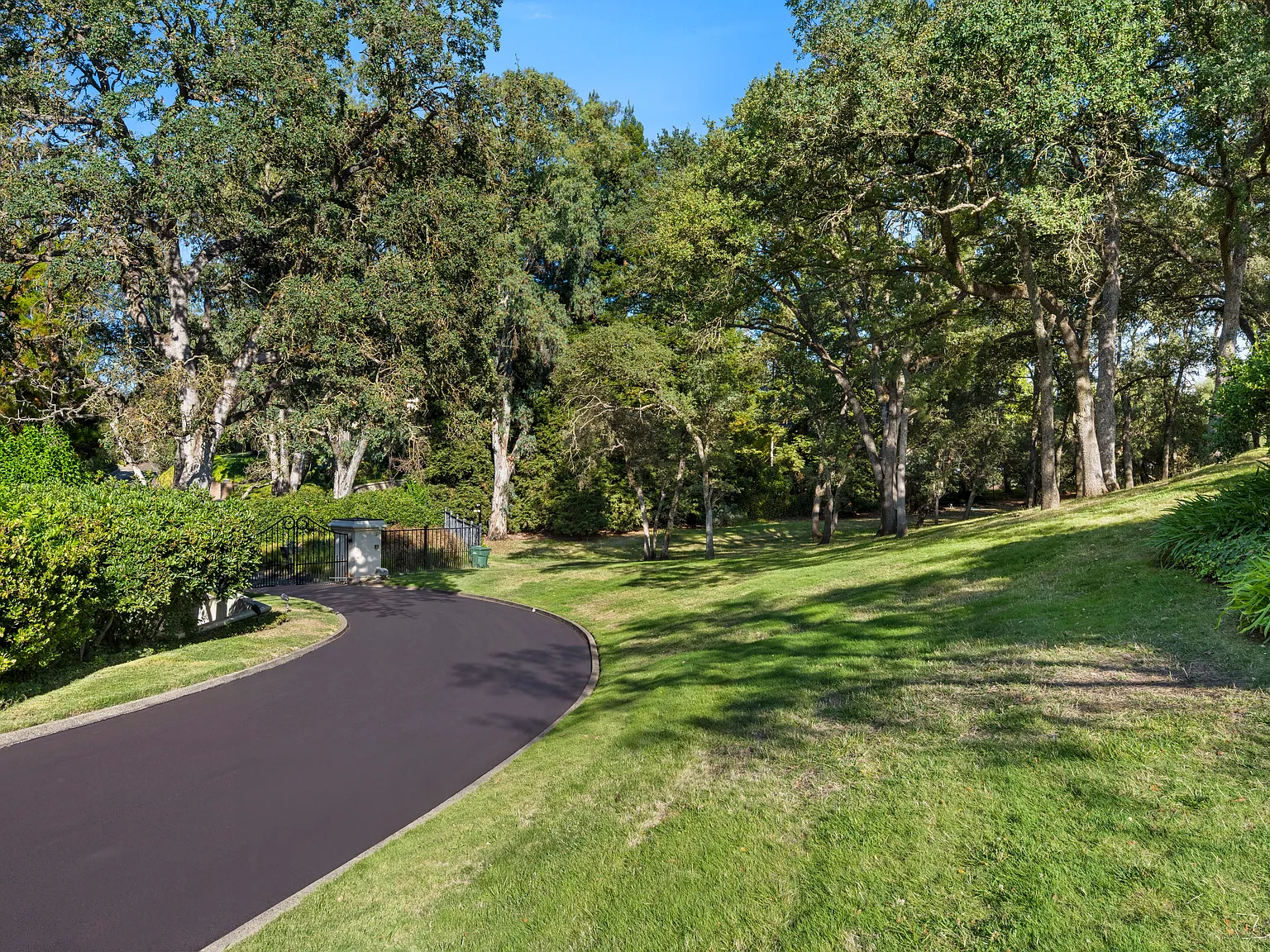 Tobia Way, Fair Oaks — Photo 2