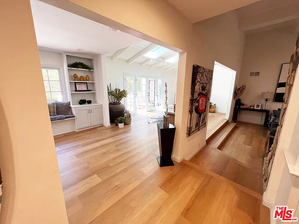4 bed, 3.0 bath, 2800 sqft, $8,000 — Photo 3