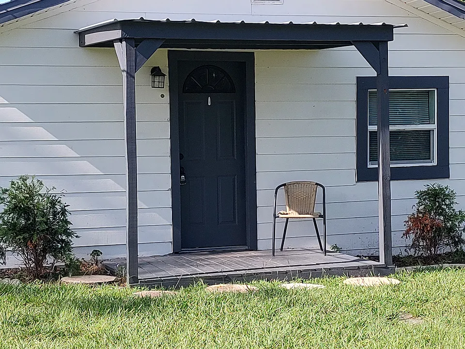 219 W Ocala St