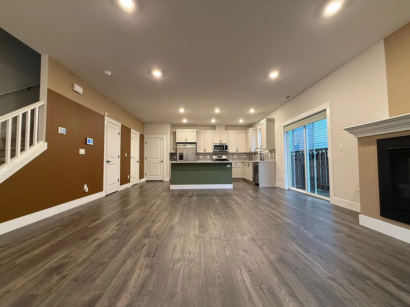4 bedroom 2.5 bath House - Beaverton - Washer/Dryer Included, Gas Fireplace, Neighborhood Park an... — Photo 4