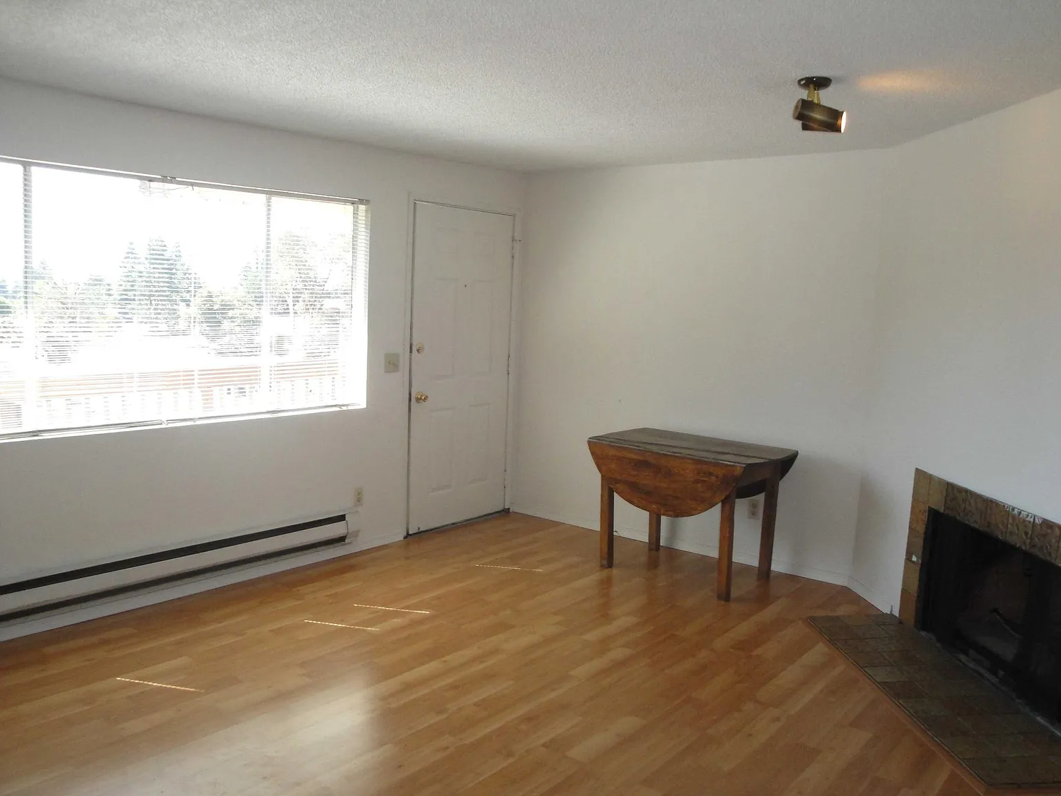 2 bed, 850 sqft, $1,595 — Photo 2
