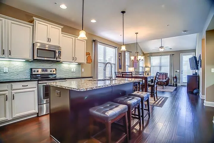 213 Bixby Private Ln — Photo 4