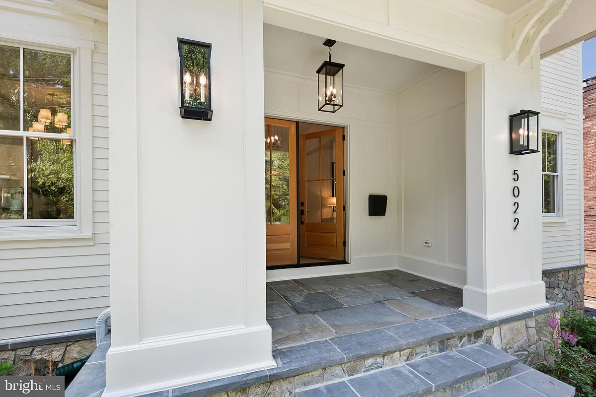 Building Photo - 5022 Cathedral Ave NW
