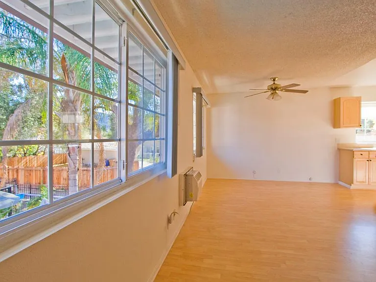 405 E Oak St #D — Photo 6