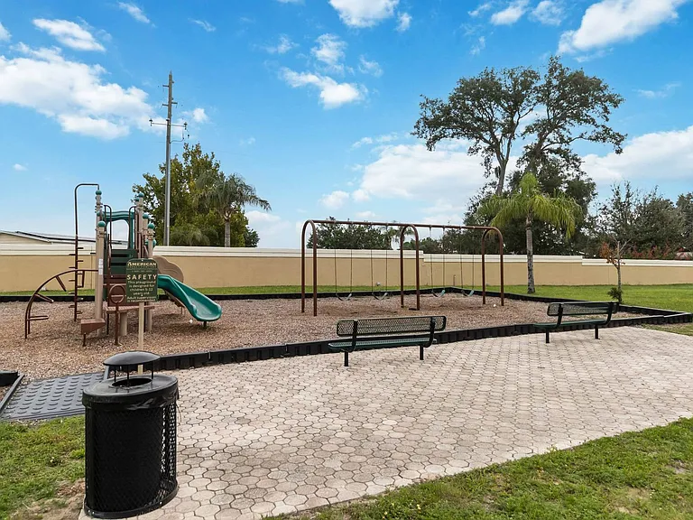 2204 Fan Palm Dr — Photo 25