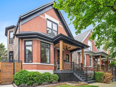 2734 N Sacramento Ave, Chicago, IL, 60647