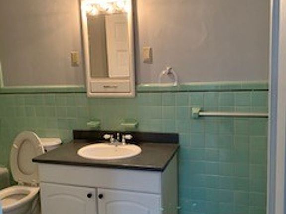 5th image of 225 N Hickory St APT 1N