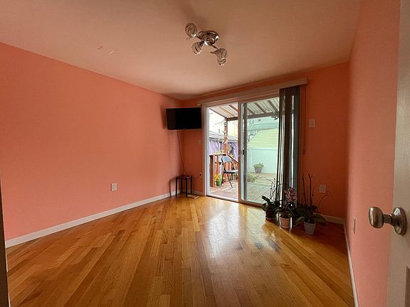 4th image of 1137 Olympia Blvd #2