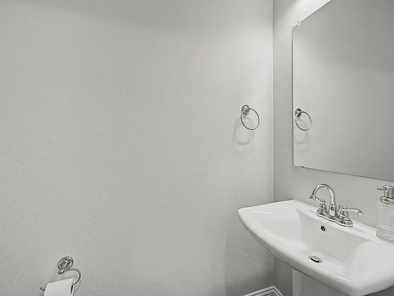 537 Hutchinson Ln — Photo 10