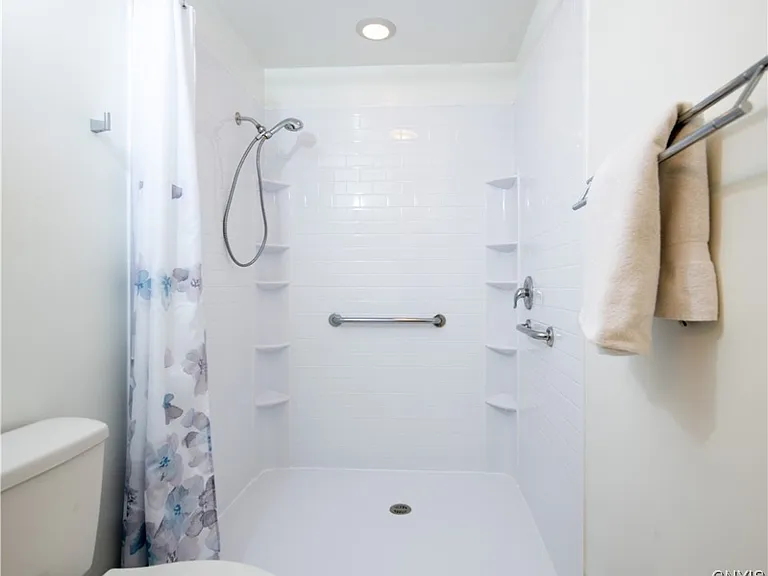 871 Franklin St — Photo 15