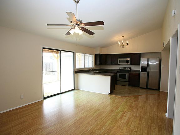 4th image of 1332 Milford Dr