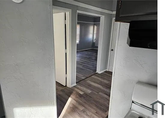 3 bed, 1200 sqft, $1,590 — Photo 2